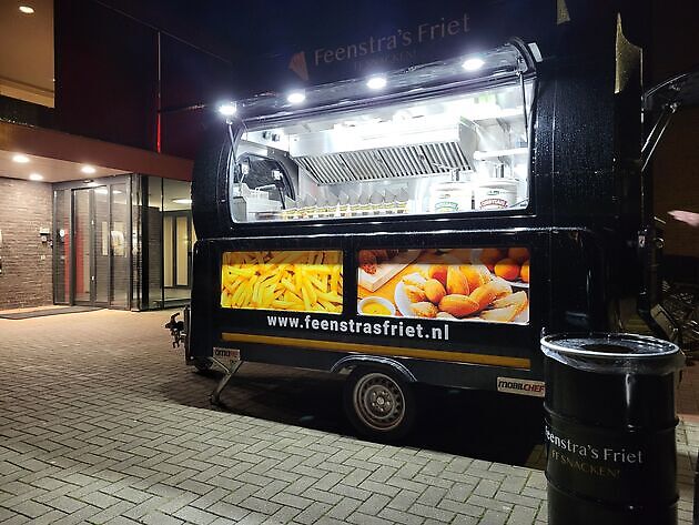 Vanavond staan we weer voor jullie klaar aan de Stikkerlaan in Winschoten tijdens de zaalvoetbal! - Feenstra's Friet