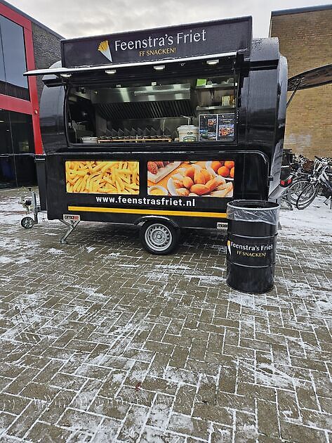 Vandaag staan wij tijdens de belangrijke indoorsoccer wedstrijden voor jullie klaar. - Feenstra's Friet