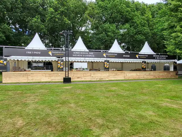 Feenstra's Friet präsentiert diese einzigartige Event-Food-Straße von 20 Metern! Feenstra's Friet