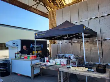 Feenstras BBQ während der Firmenfeier der PKF Post Feenstra's Friet