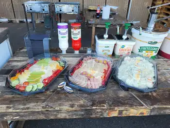 Feenstras BBQ während der Firmenfeier der PKF Post Feenstra's Friet