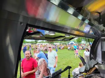 Kommen Sie zum Brückenfest in Blauwestad! Feenstra's Friet