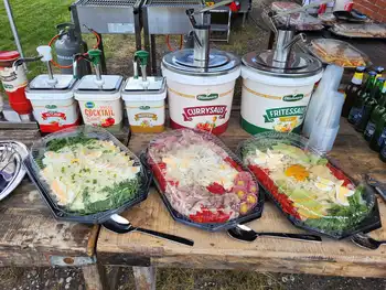 Feenstra's BBQ stond weer paraat bij een bedrijfsfeest in Scheemda Feenstra's Friet