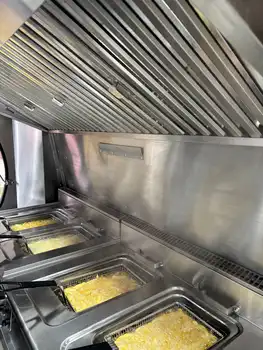 Feenstra's Friet präsentiert diese einzigartige Event-Food-Straße von 20 Metern! Feenstra's Friet