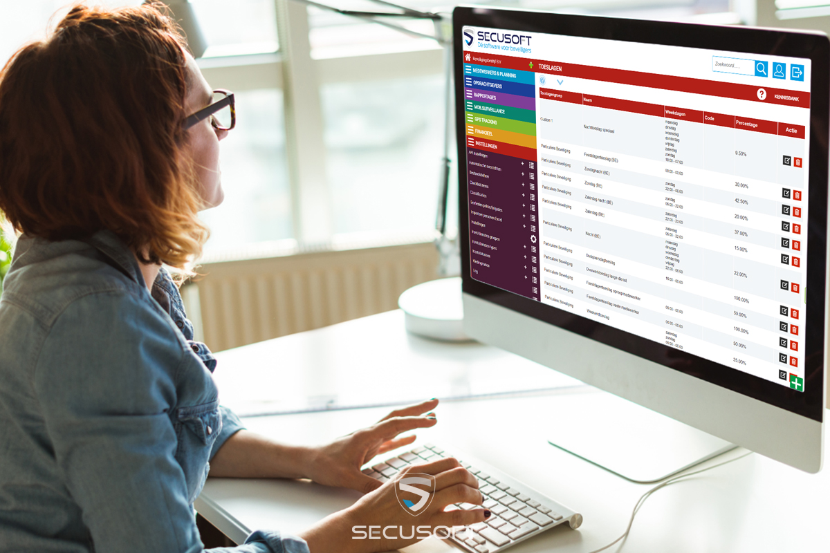 Planner bekijkt automatische toeslagenberekening in Secusoft planningssoftware